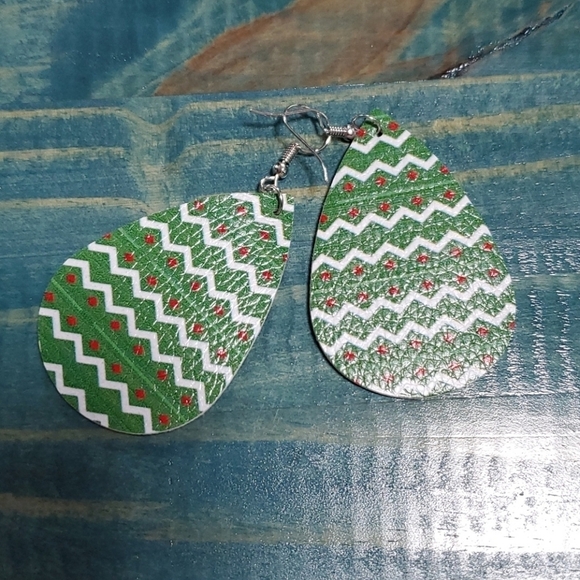 NWOT Faux Leather Leaf Teardrop Earrings - Picture 2 of 2